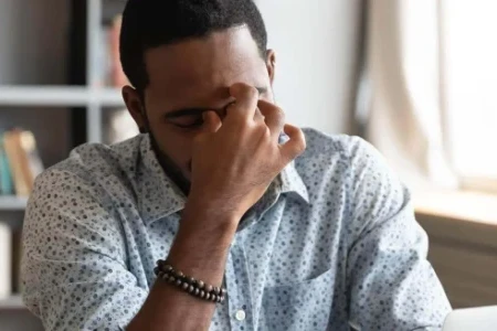 Dor de cabeça crônica - Entenda se estresse pode ser a causa