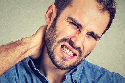 Pontadas na cabeça: Qual tipo de dor se manifesta dessa forma?