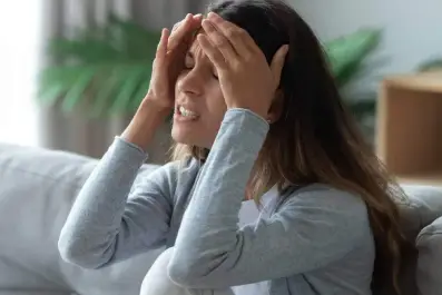 Dor de cabeça frontal é um dos sintomas de enxaqueca?