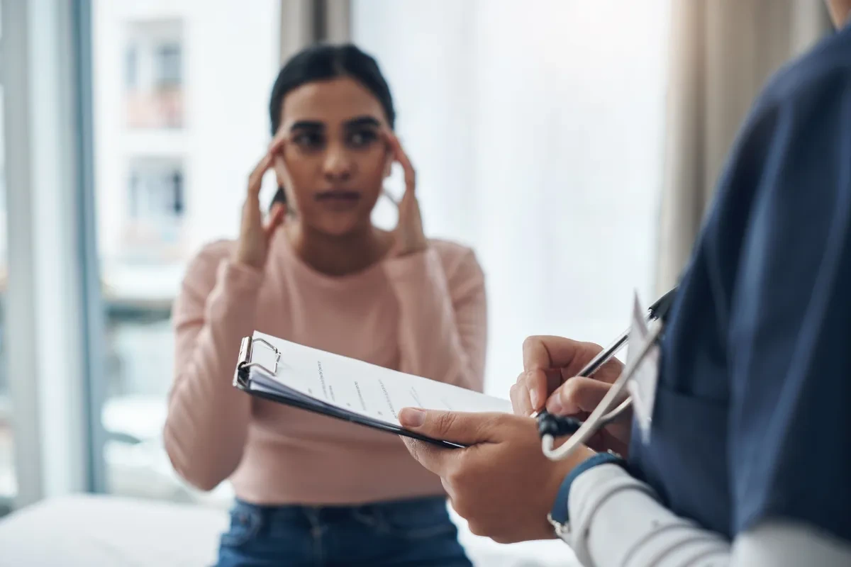 Para aliviar a dor de cabeça da pressão alta é preciso ter cuidados de longo prazo, como, por exemplo, reduzir o peso corporal.